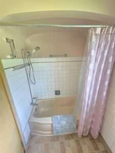 bathroom tub area